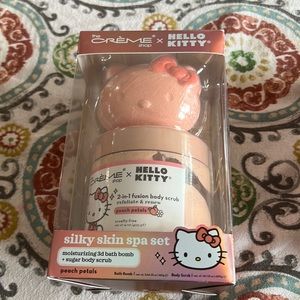 The CRÈME shop x HELLO KITTY silky spa set